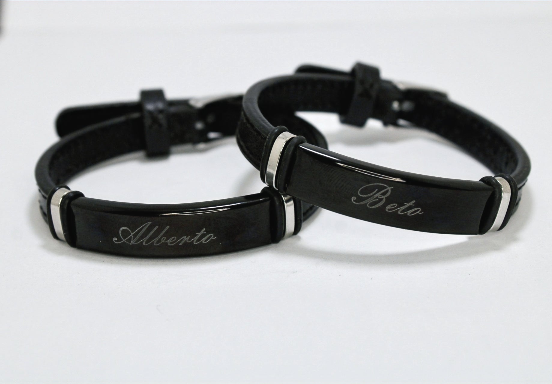 Brazalete placa acero correa piel estilo reloj