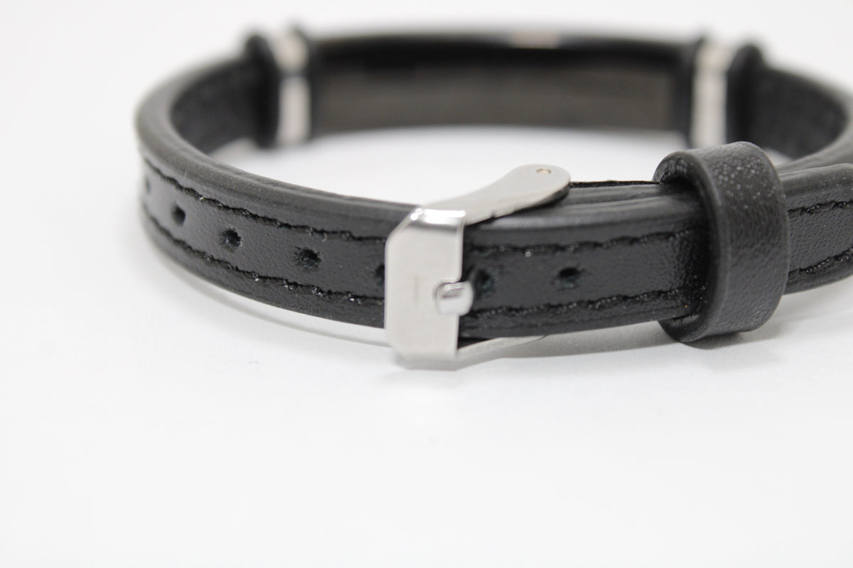 Brazalete placa acero correa piel estilo reloj