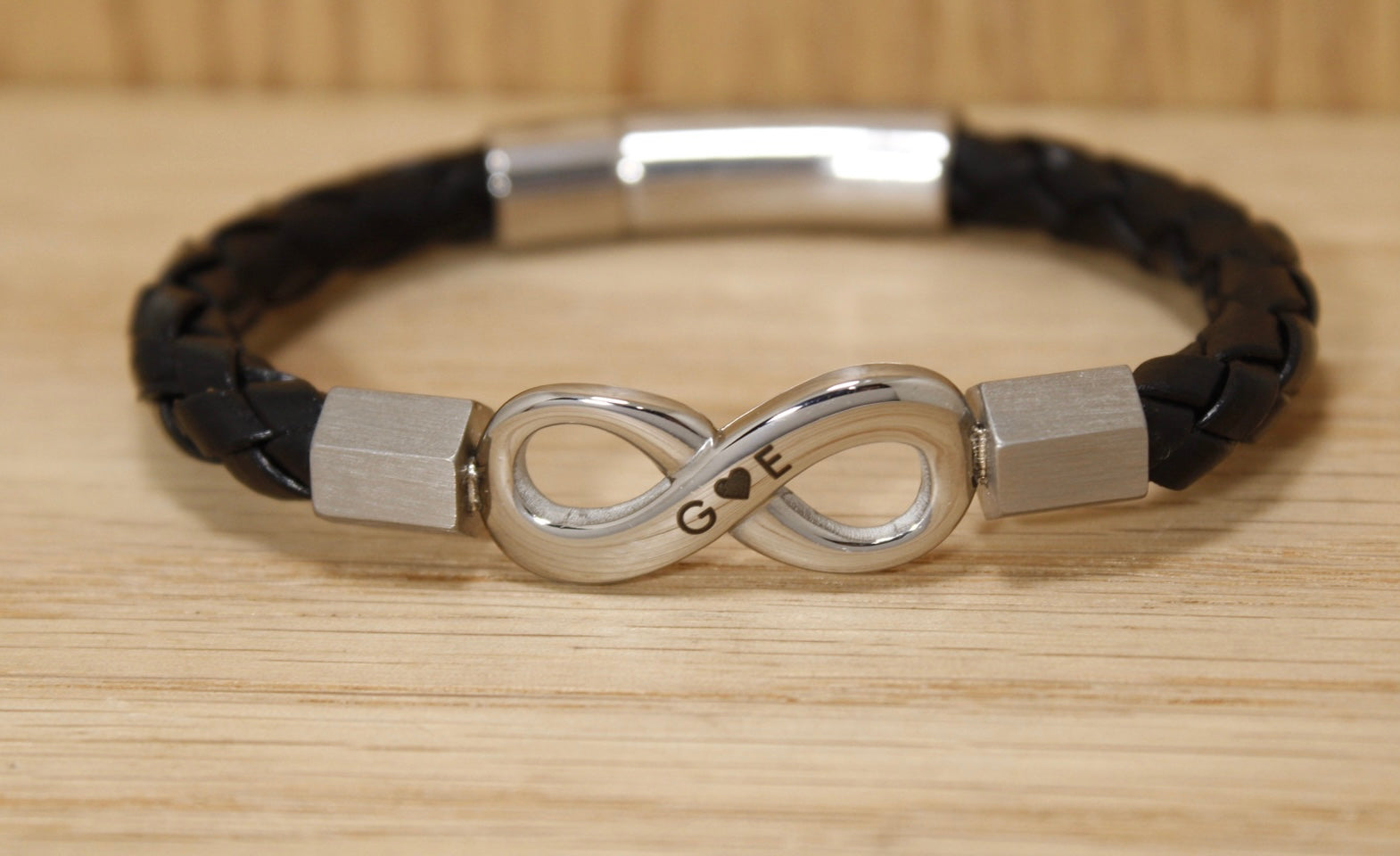 Brazalete dije infinito plateado acero inoxidable