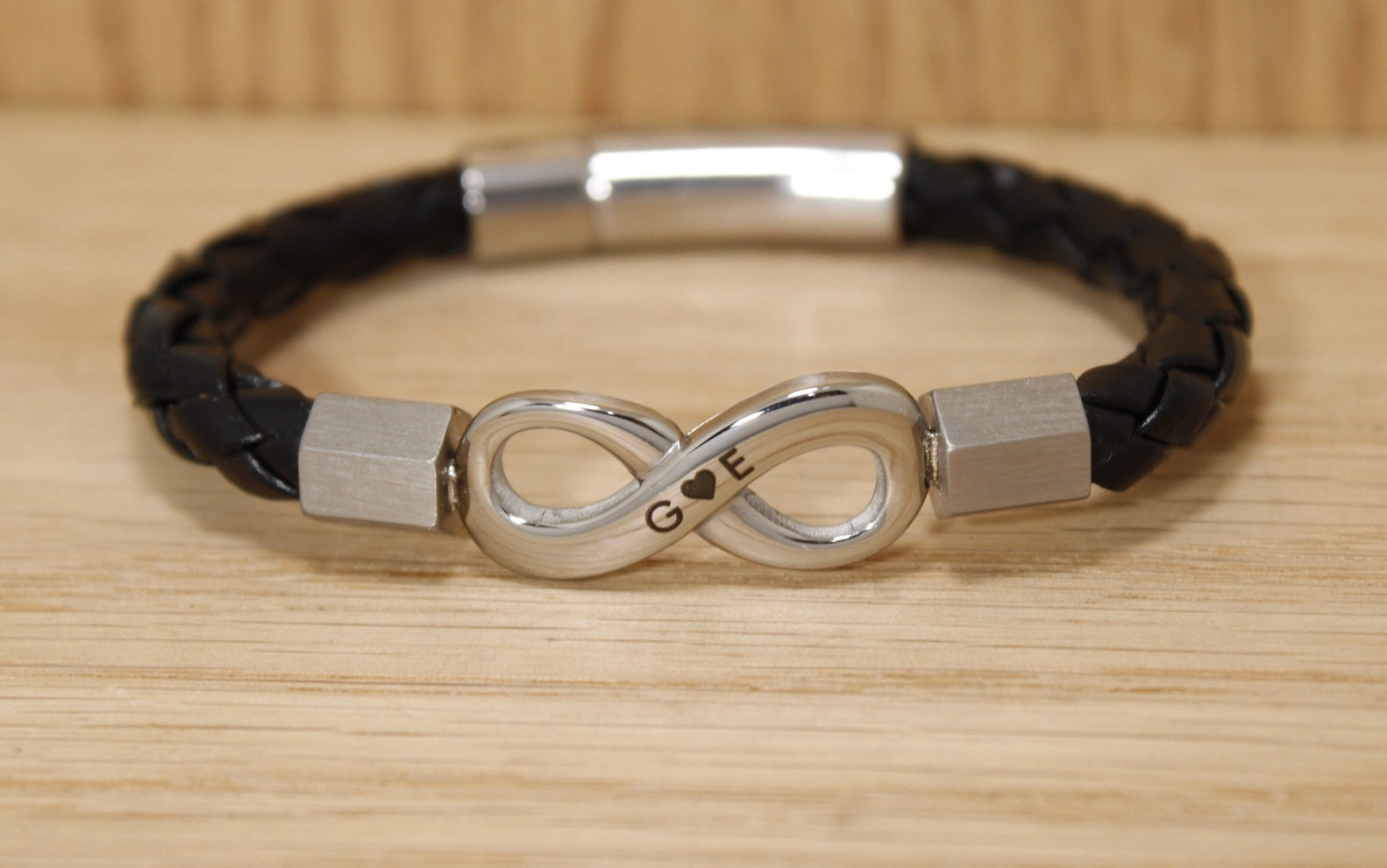 Brazalete dije infinito plateado acero inoxidable